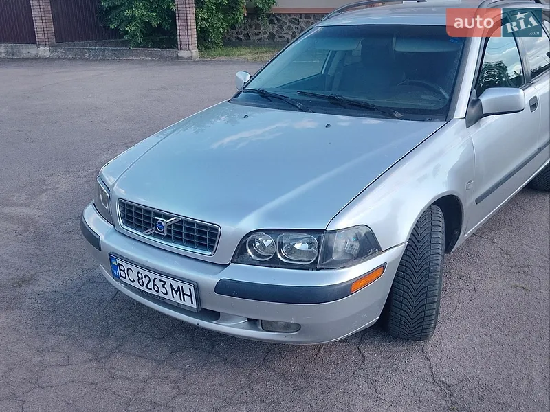 Volvo V40