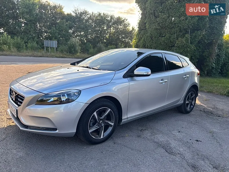 Volvo V40