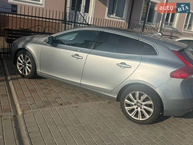 Volvo V40