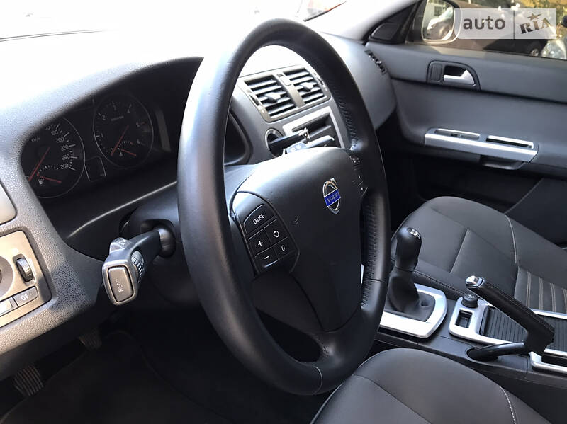 Універсал Volvo V50 2011 в Софіївській Борщагівці