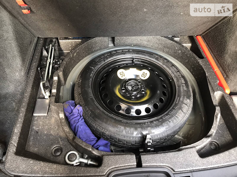 Універсал Volvo V50 2011 в Софіївській Борщагівці