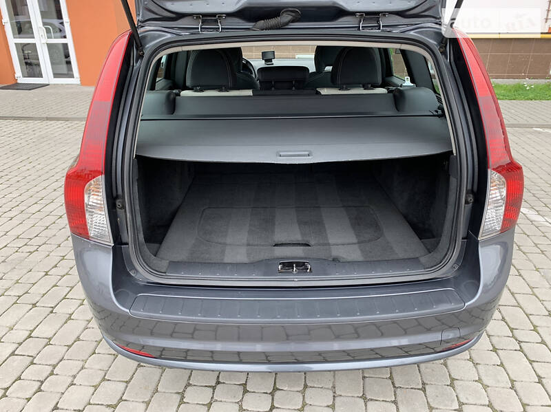 Універсал Volvo V50 2010 в Львові