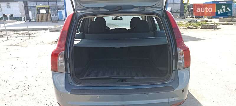 Універсал Volvo V50 2010 в Маневичах