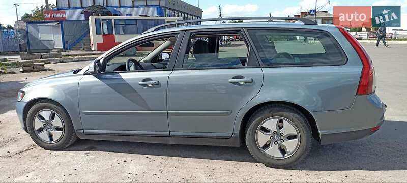 Універсал Volvo V50 2010 в Маневичах