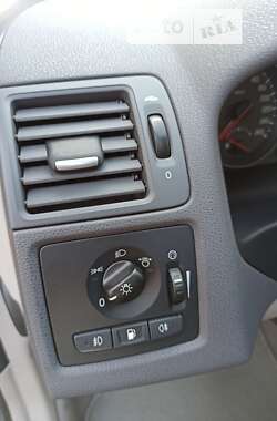 Універсал Volvo V50 2010 в  фото 39 Універсал Volvo V50 2010 в