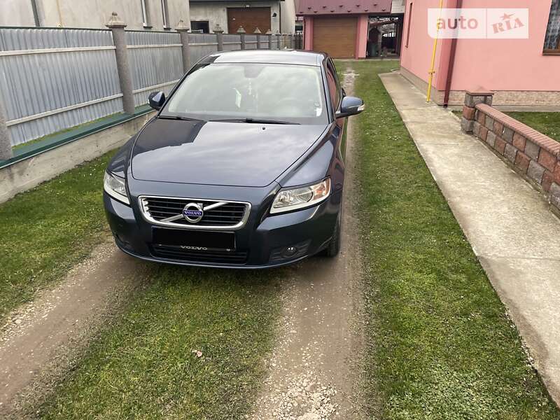 Универсал Volvo V50 2010 в Долине