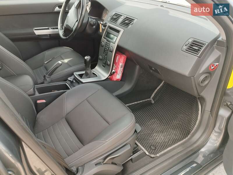 Універсал Volvo V50 2007 в Звягелі