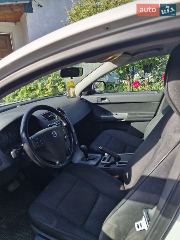 Универсал Volvo V50 2010 в Тернополе