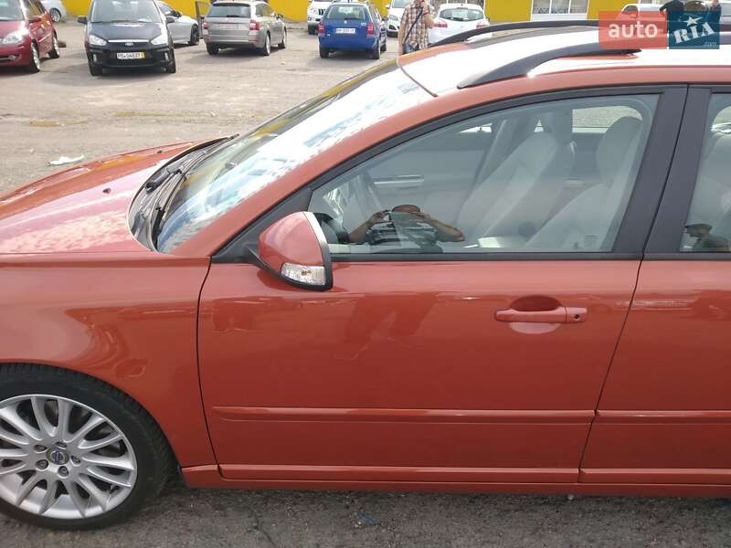 Універсал Volvo V50 2010 в Костопілі