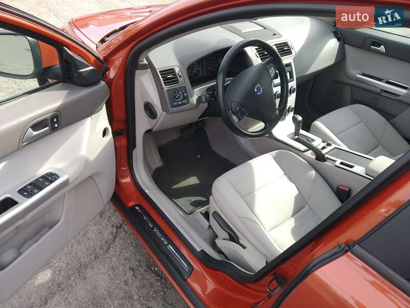 Універсал Volvo V50 2010 в Костопілі