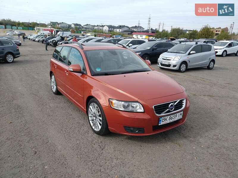 Універсал Volvo V50 2010 в Костопілі