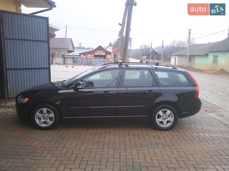 Універсал Volvo V50 2010 в Чернівцях
