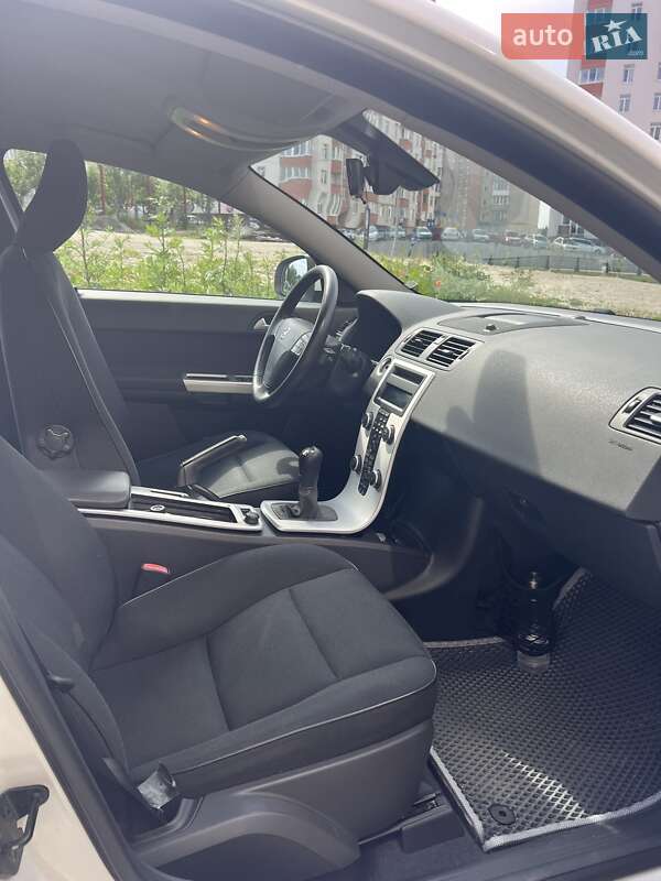 Універсал Volvo V50 2011 в Тернополі