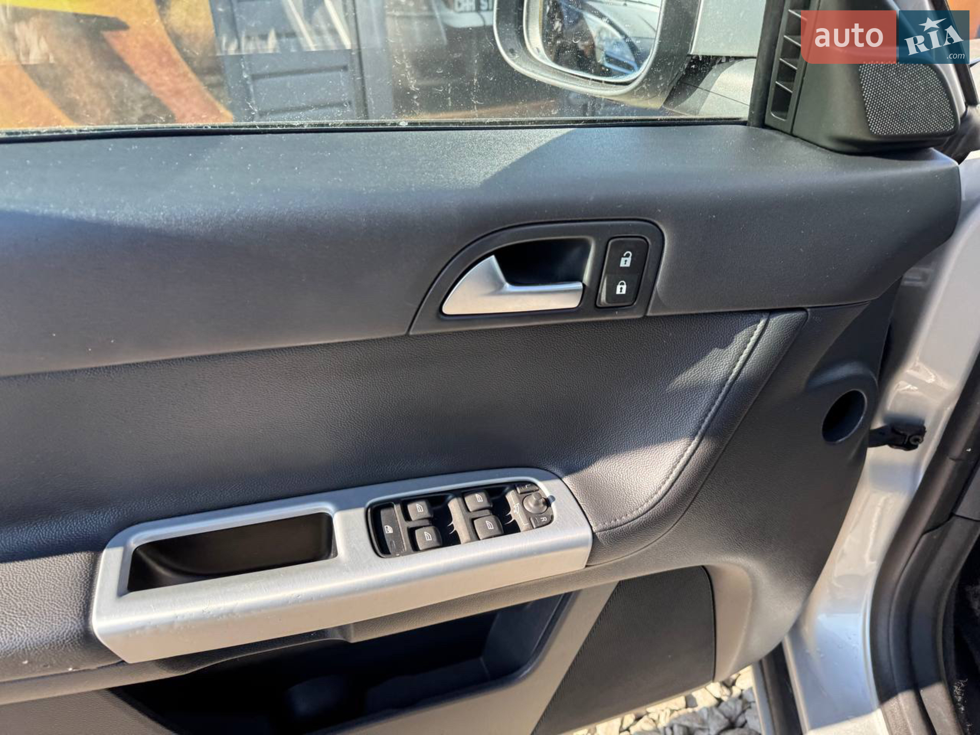 2011 Volvo V50 - мініатюра 15