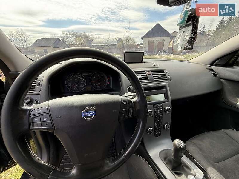 Універсал Volvo V50 2010 в Долині