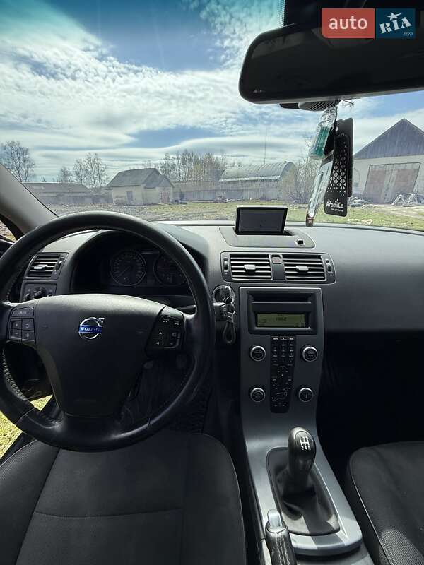 Універсал Volvo V50 2010 в Долині