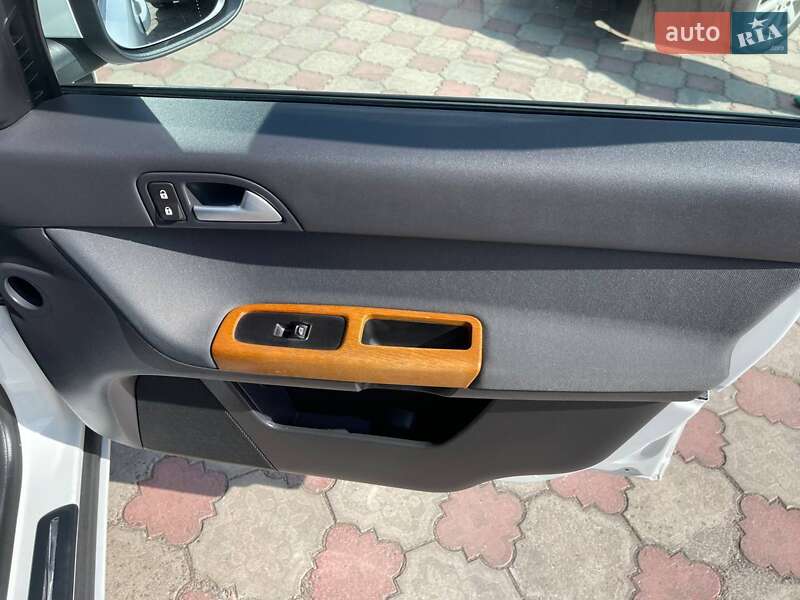 Універсал Volvo V50 2009 в Рівному