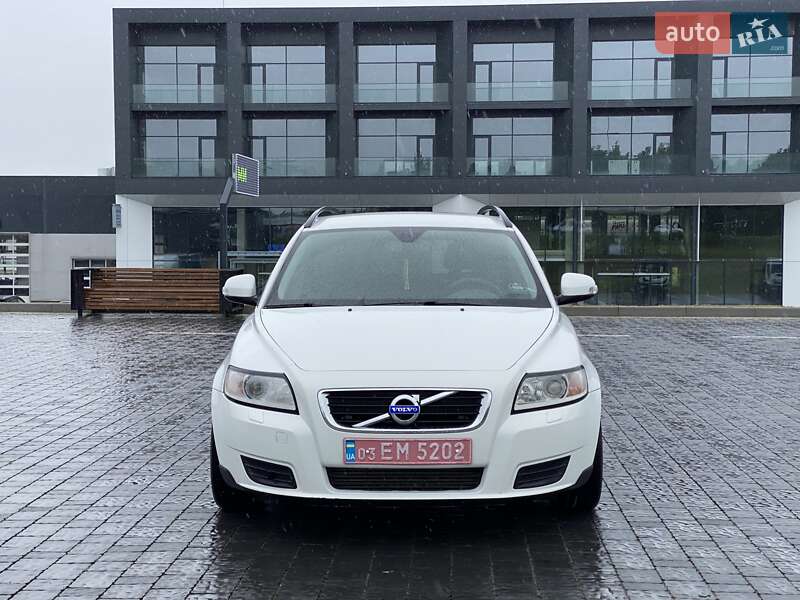 Универсал Volvo V50 2010 в Львове