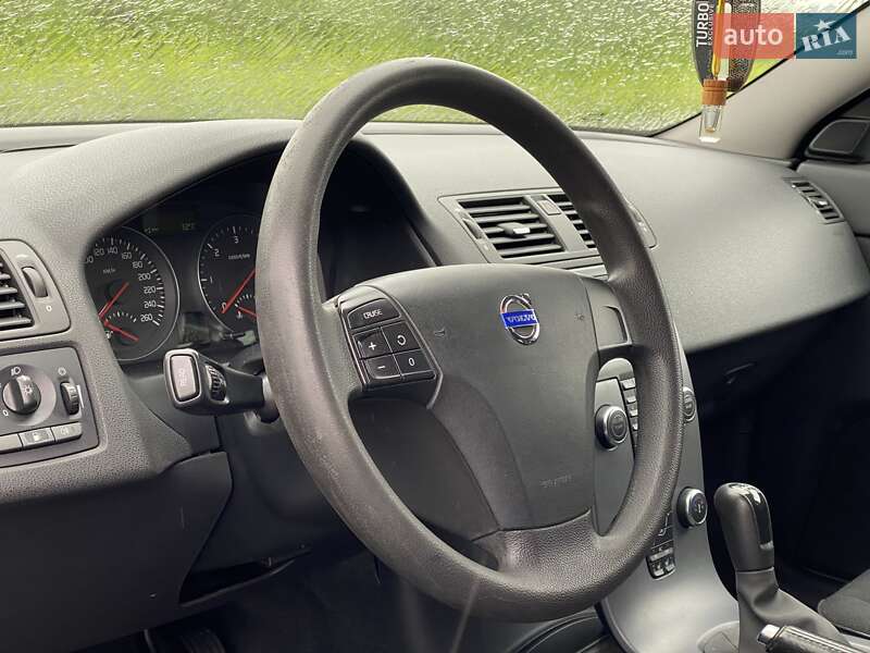 Универсал Volvo V50 2010 в Львове