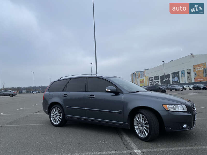 Универсал Volvo V50 2010 в Киеве