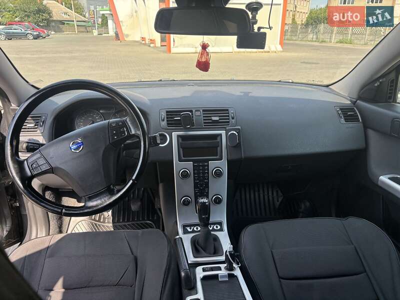 Універсал Volvo V50 2011 в Чернівцях