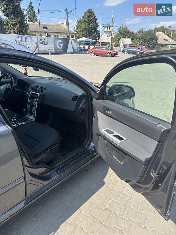 Універсал Volvo V50 2011 в Чернівцях