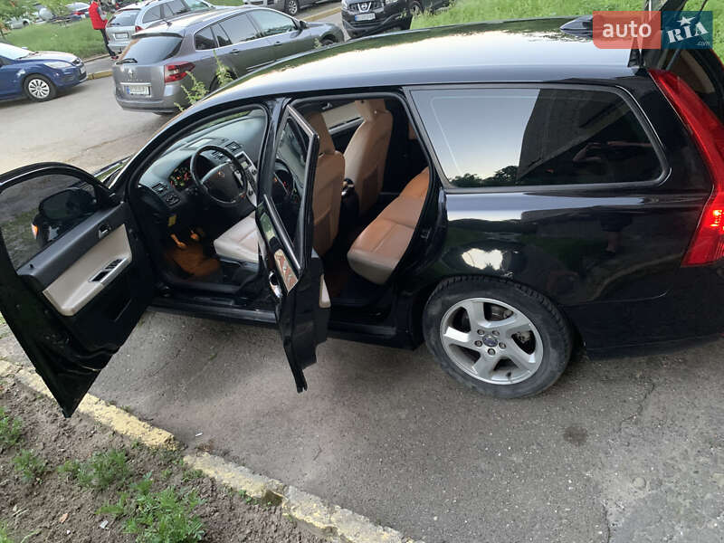 Универсал Volvo V50 2011 в Львове