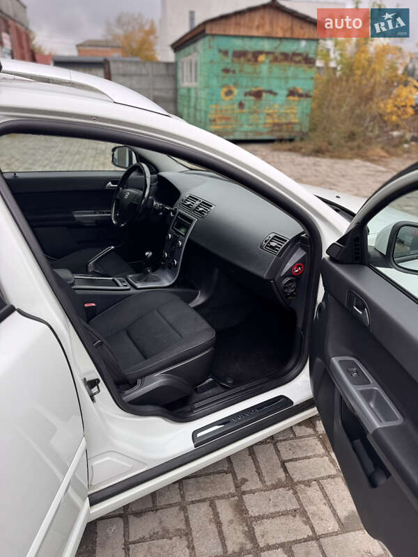 Универсал Volvo V50 2012 в Сумах фото 34 Универсал Volvo V50 2012 в Сумах