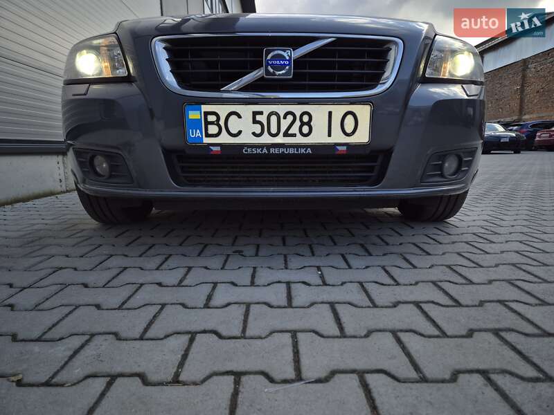 Универсал Volvo V50 2010 в Львове