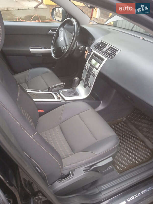 Универсал Volvo V50 2010 в Черновцах