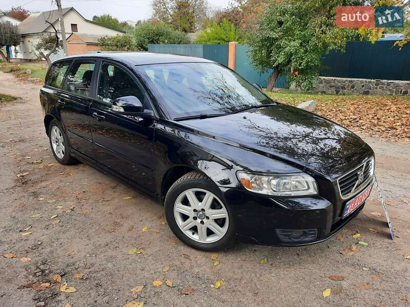 Універсал Volvo V50 2010 в Полтаві