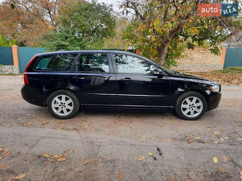 Універсал Volvo V50 2010 в Полтаві