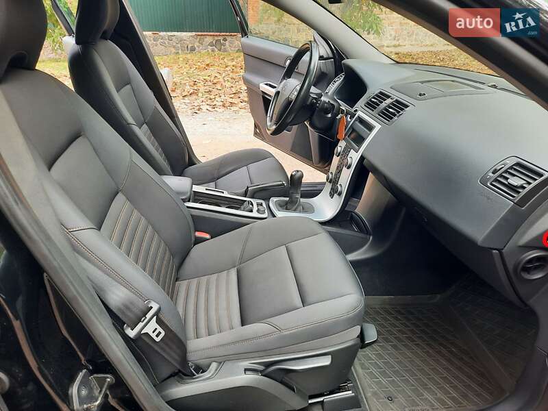 Універсал Volvo V50 2010 в Полтаві