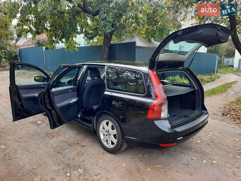 Універсал Volvo V50 2010 в Полтаві