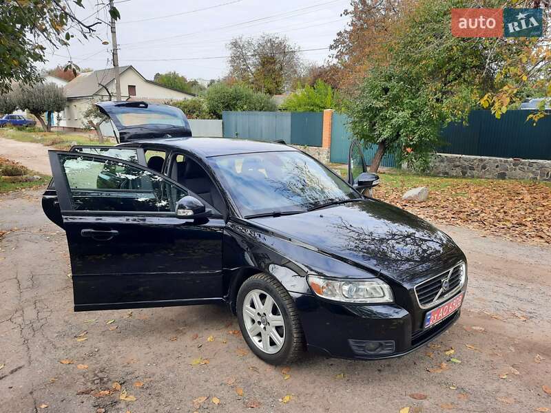 Універсал Volvo V50 2010 в Полтаві