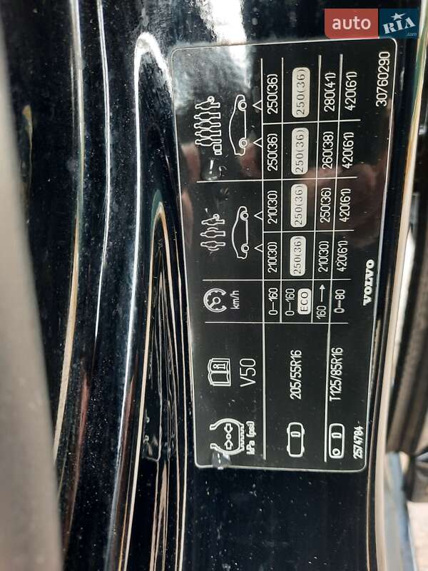 Універсал Volvo V50 2010 в Полтаві