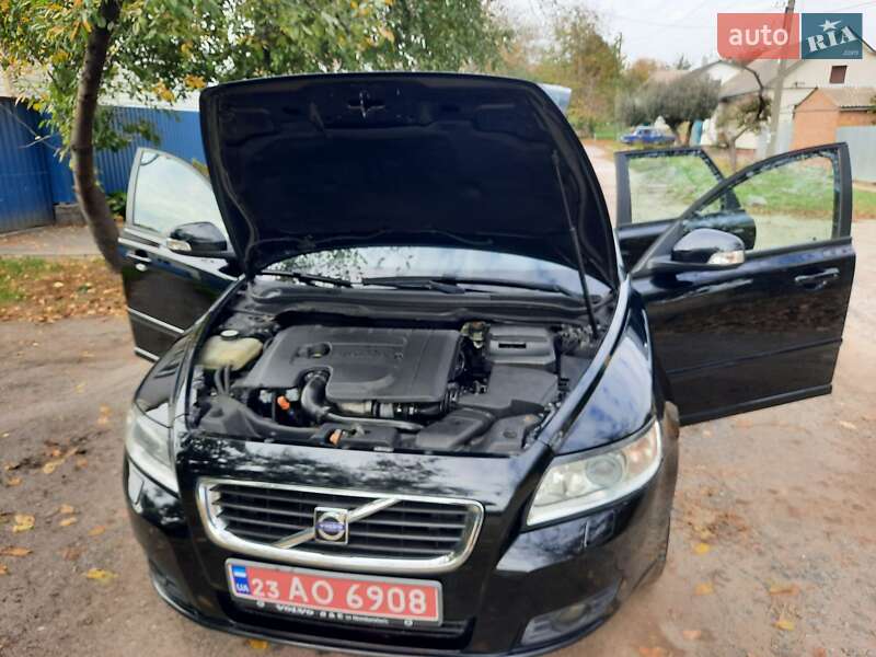 Універсал Volvo V50 2010 в Полтаві