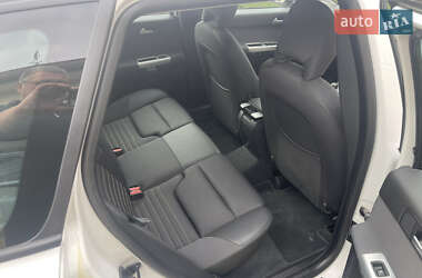 Універсал Volvo V50 2010 в  фото 22 Універсал Volvo V50 2010 в