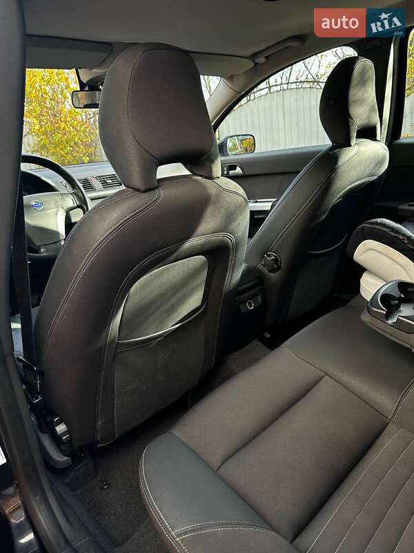 Универсал Volvo V50 2004 в Отынии фото 22 Универсал Volvo V50 2004 в Отынии