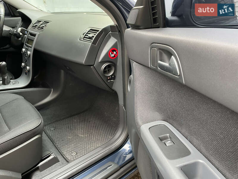 Універсал Volvo V50 2012 в Житомирі