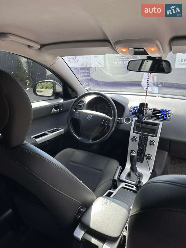 Универсал Volvo V50 2010 в Львове