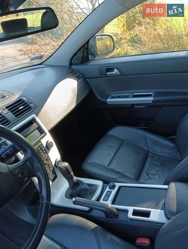 Универсал Volvo V50 2012 в Нововолынске