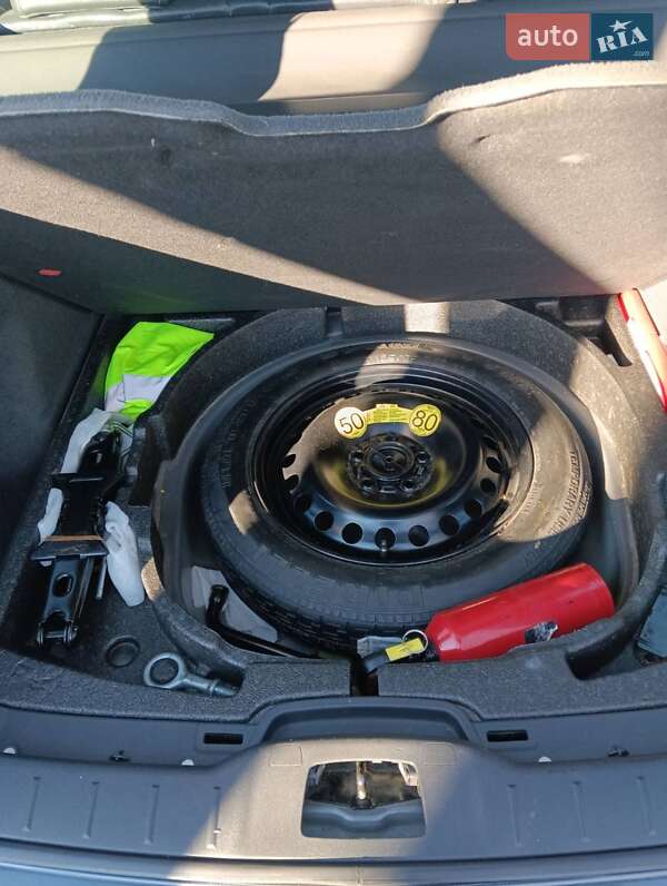 Универсал Volvo V50 2012 в Нововолынске