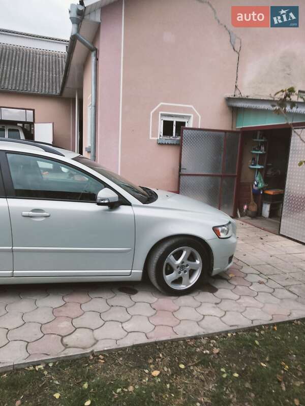Универсал Volvo V50 2010 в Хоросткове