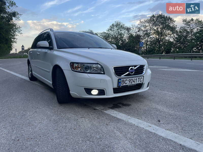 Універсал Volvo V50 2011 в Бродах
