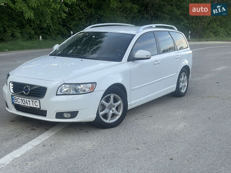Універсал Volvo V50 2011 в Бродах