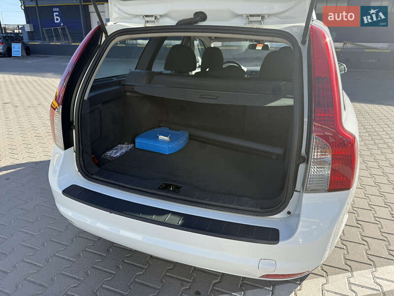 Универсал Volvo V50 2012 в Ровно