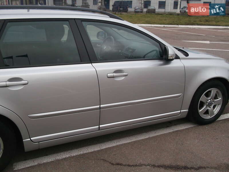 Універсал Volvo V50 2010 в Житомирі