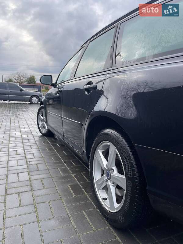 Универсал Volvo V50 2010 в Костополе