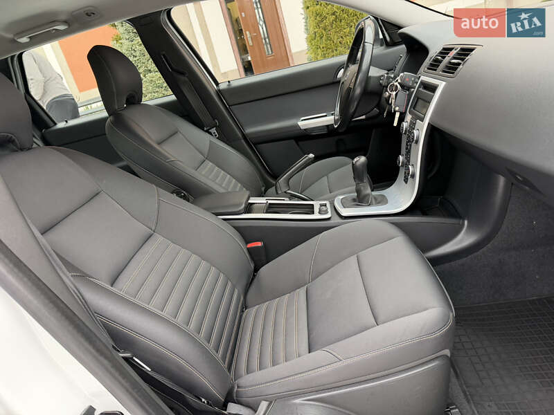 Универсал Volvo V50 2011 в Стрые фото 42 Универсал Volvo V50 2011 в Стрые